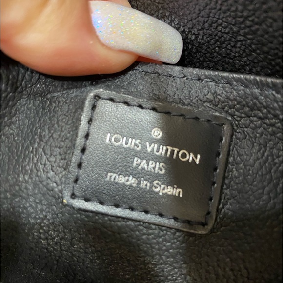 Louis Vuitton Toiletry Pouch Taiga Leather GM Black - Picture 8 of 12